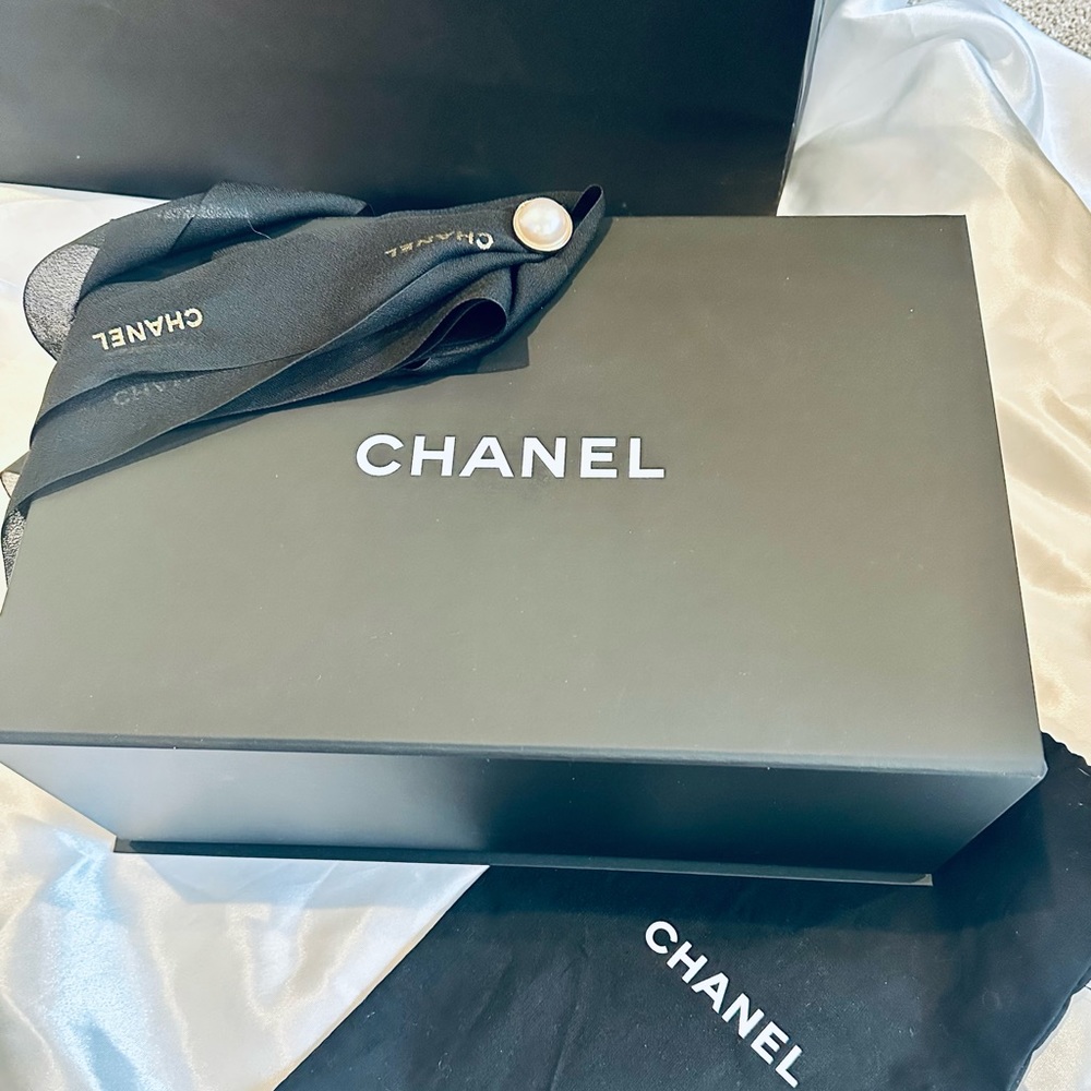 Chanel flap bag box